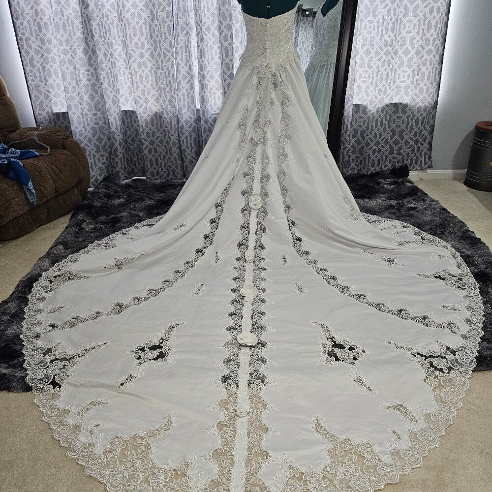 Michaelangelo Wedding Dress, Halter, Beaded Embroidery & Long Train, NWOT